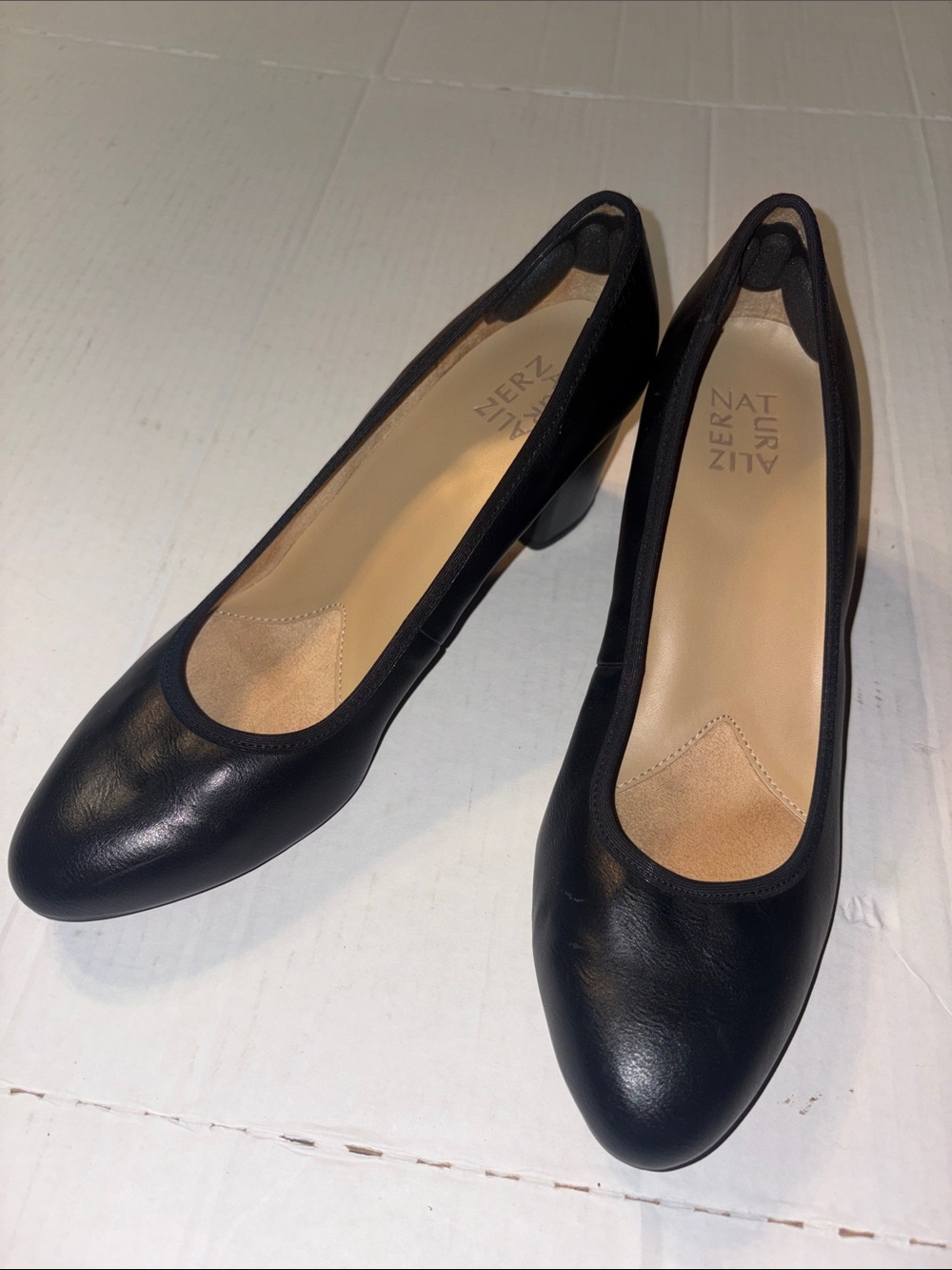 Naturalizer black 2 1/2 inch heals size 10M